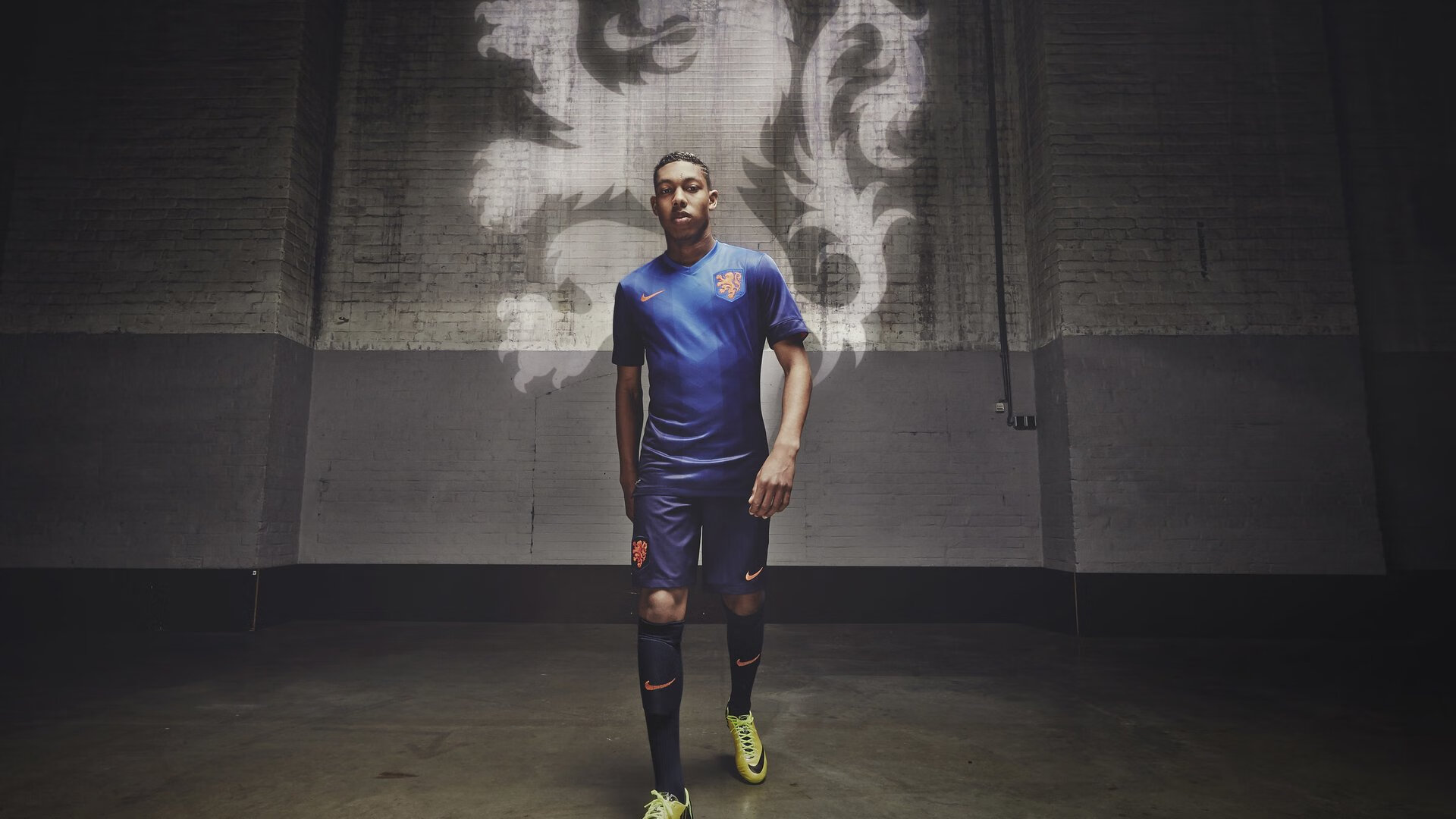 “青少年足球联赛逐渐国际化，国际交流频繁”，青少年全国足球联赛